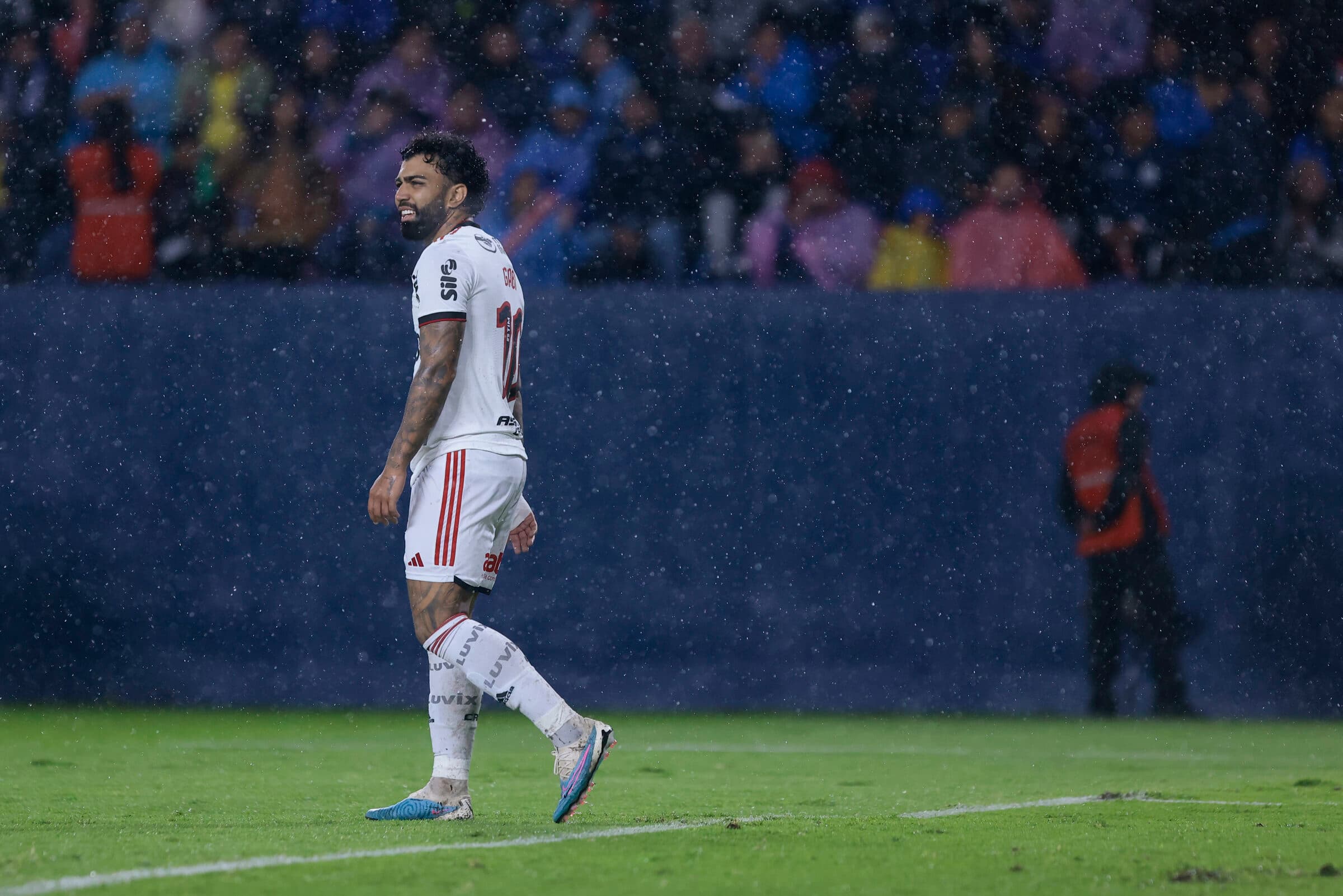 Gabigol em campo na derrota do Flamengo para o Del Valle na Recopa Sul-Americana