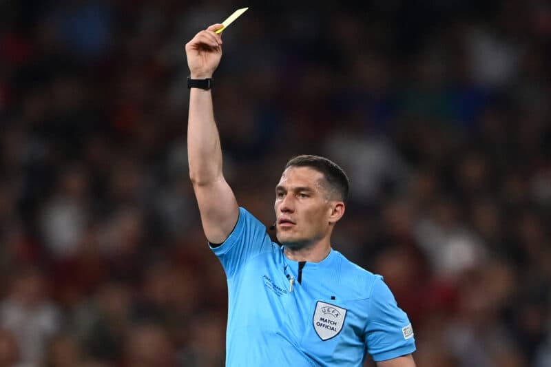 Árbitro Istvan Kovacs na partirda entre Roma e Feynord, na Conference League; romeno será o responsável por Flamengo x Al-Hilal no Mundial de Clubes