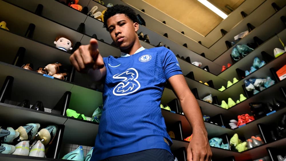 Andrey Santos pode retornar ao futebol brasileiro