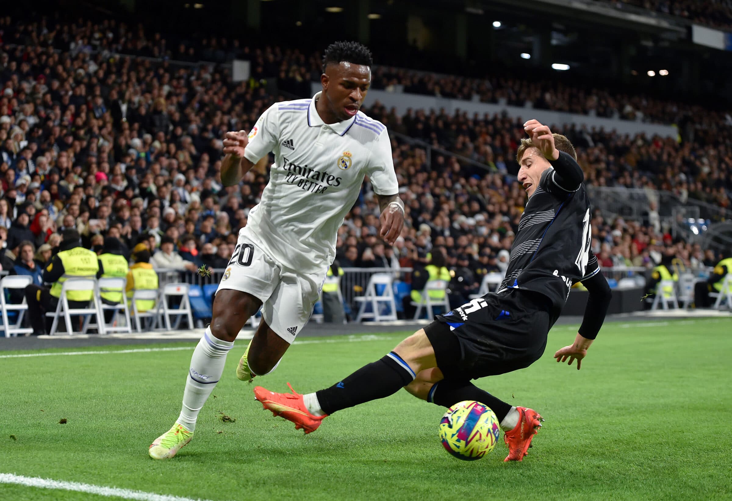 Real Madrid e Valencia se enfrentam pelo Campeonato Espanhol