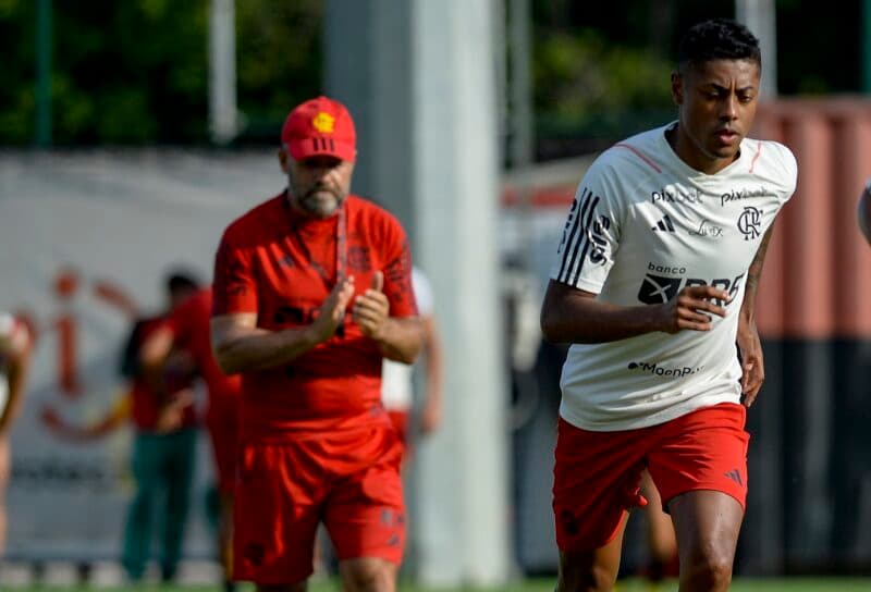 Bruno Henrique em treino do Flamengo após retornar de lesão