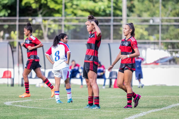 Pimenta comemora gol pelo Flamengo pelo Brasileirão Feminino Sub-20