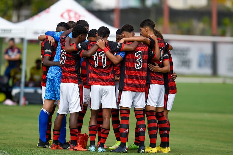 Time do Flamengo sub-16; time enfrenta o Fluminense na final da Copa Olaria Renovado Sub-16