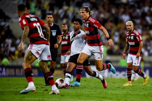 Flamengo se manifesta sobre lesão de Thiago Maia e David Luiz