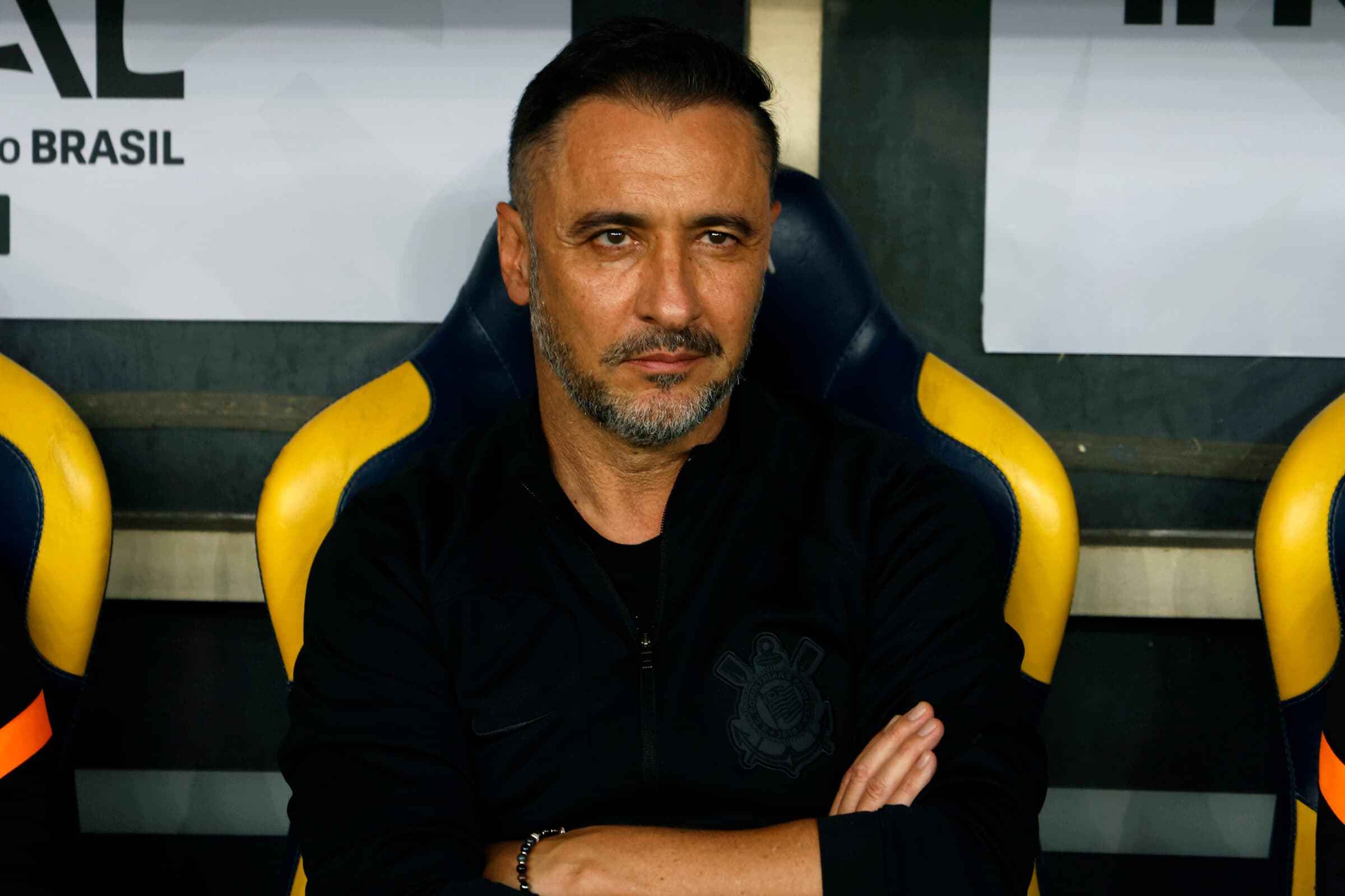Vitor Pereira, ex-técnico do Flamengo, pode contar com grande jogador no seu atual clube