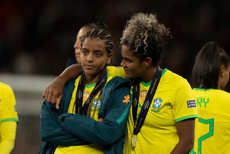 Brasil de Duda empata no fim, mas perde nos pênaltis em Wembley lotado
