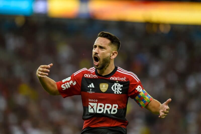 Everton Ribeiro posta vídeo motivacional: 'Esse grupo trabalha'