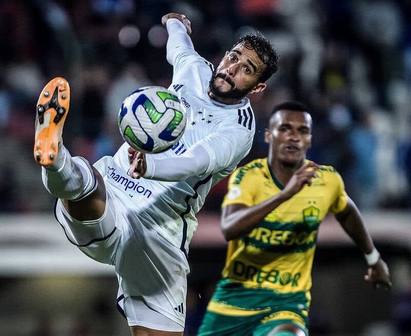 Dourado titular? Cruzeiro prepara 2 mudanças no time para encarar Flamengo