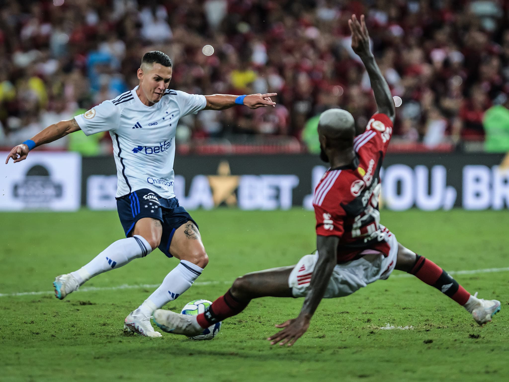 Mateus Vital contra o Flamengo