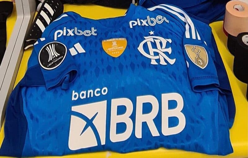 Nova camisa de goleiro do Flamengo; clube estreia em jogo contra o Ñublense
