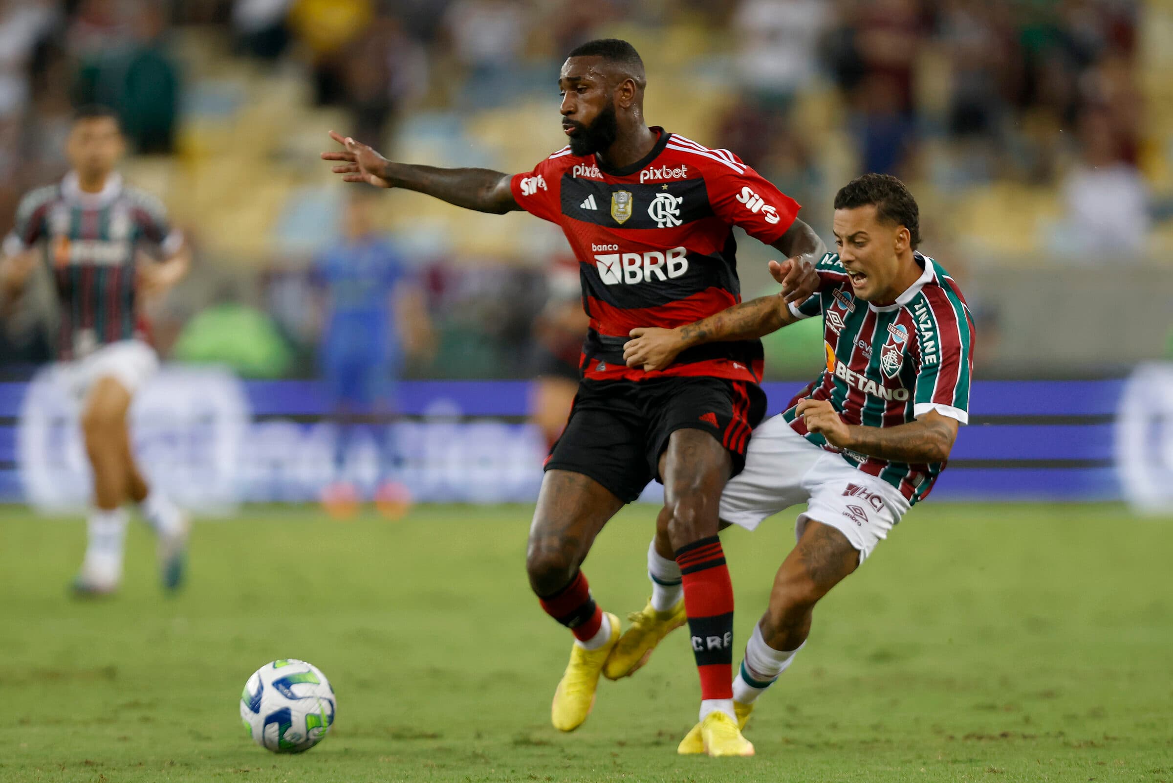 Gerson em campo pelo Flamengo contra o Fluminense na Copa do Brasil; 10 milhões de pessoas assistiram ao jogo no SporTV