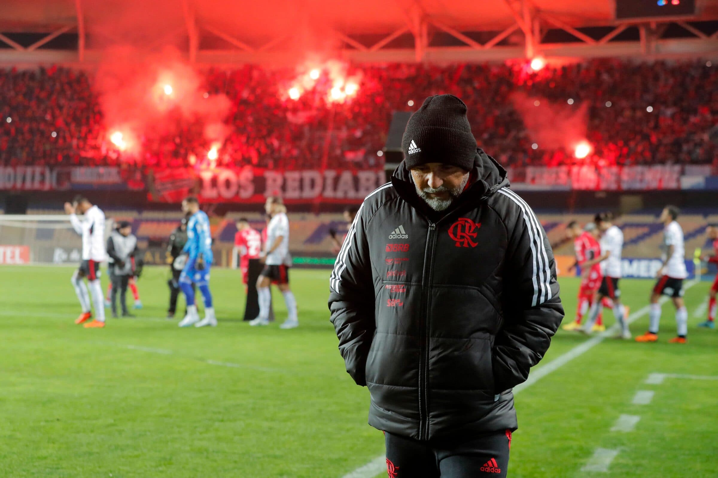 Após empate com o Ñublense, o Flamengo mais uma vez não segura vantagem fora de casa. Problema que ocorre seja com Vitor Pereira ou Sampaoli