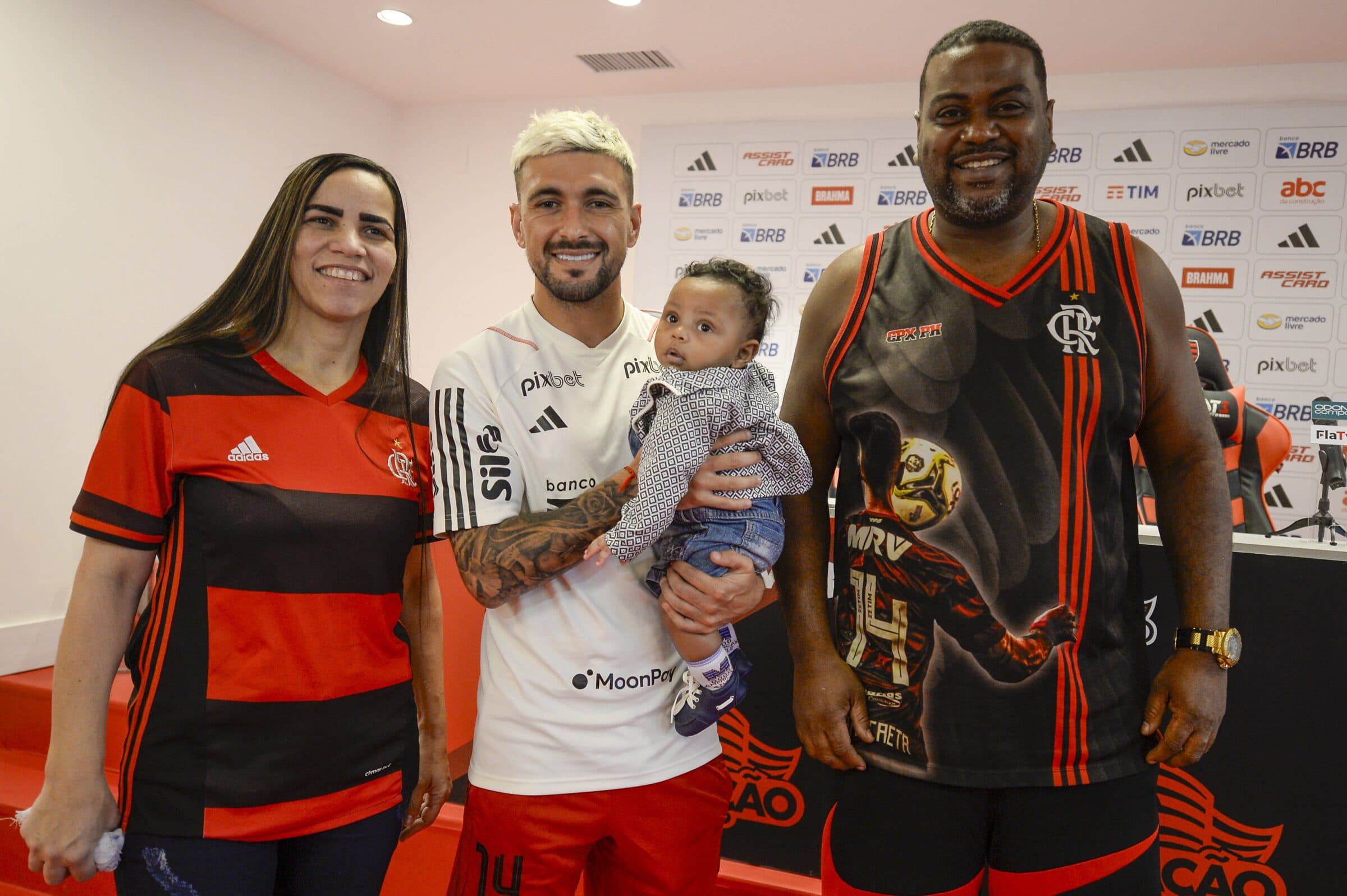 Arrascaeta com bebê