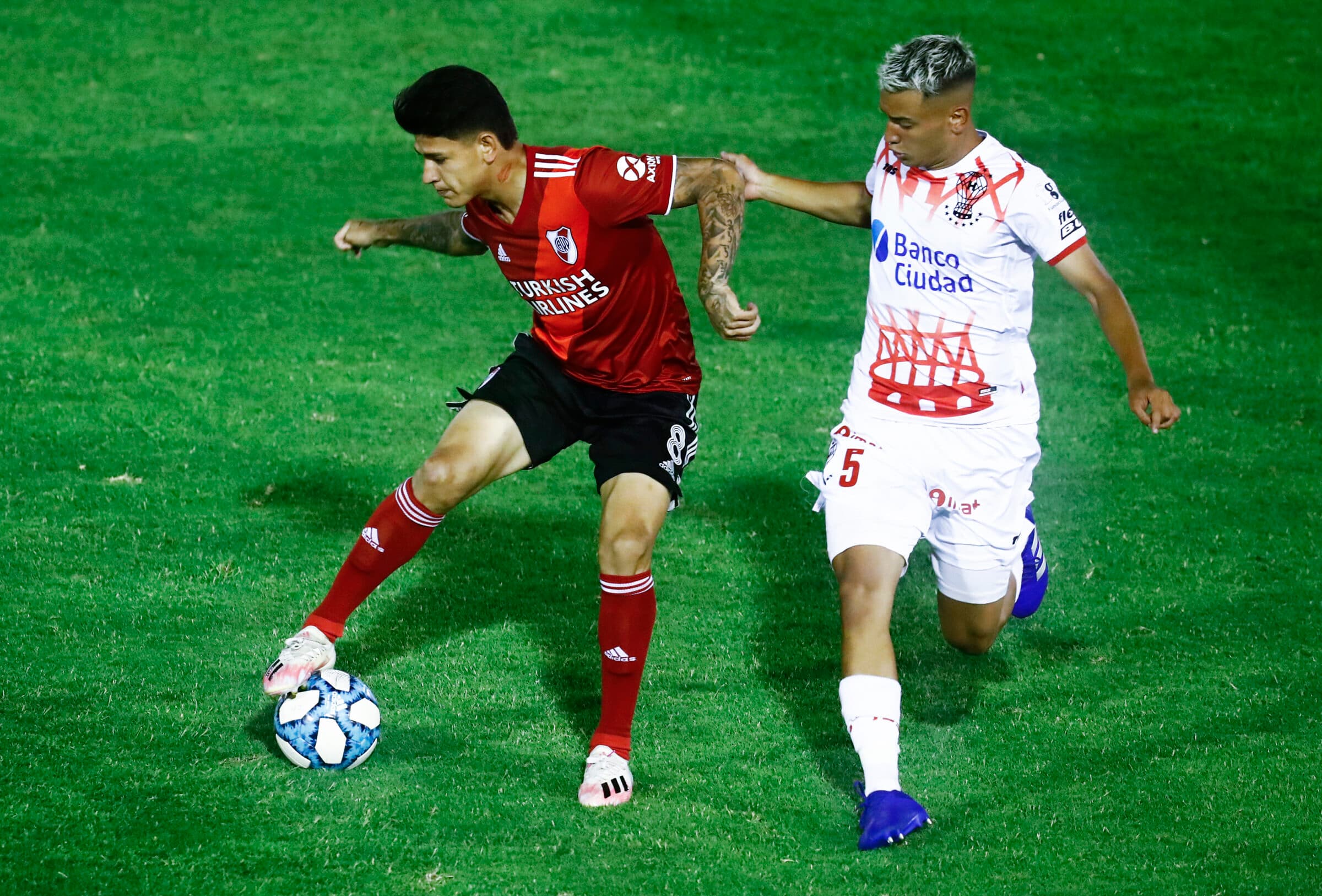 Santiago Hezze, jogador do Huracán, especulado no Flamengo