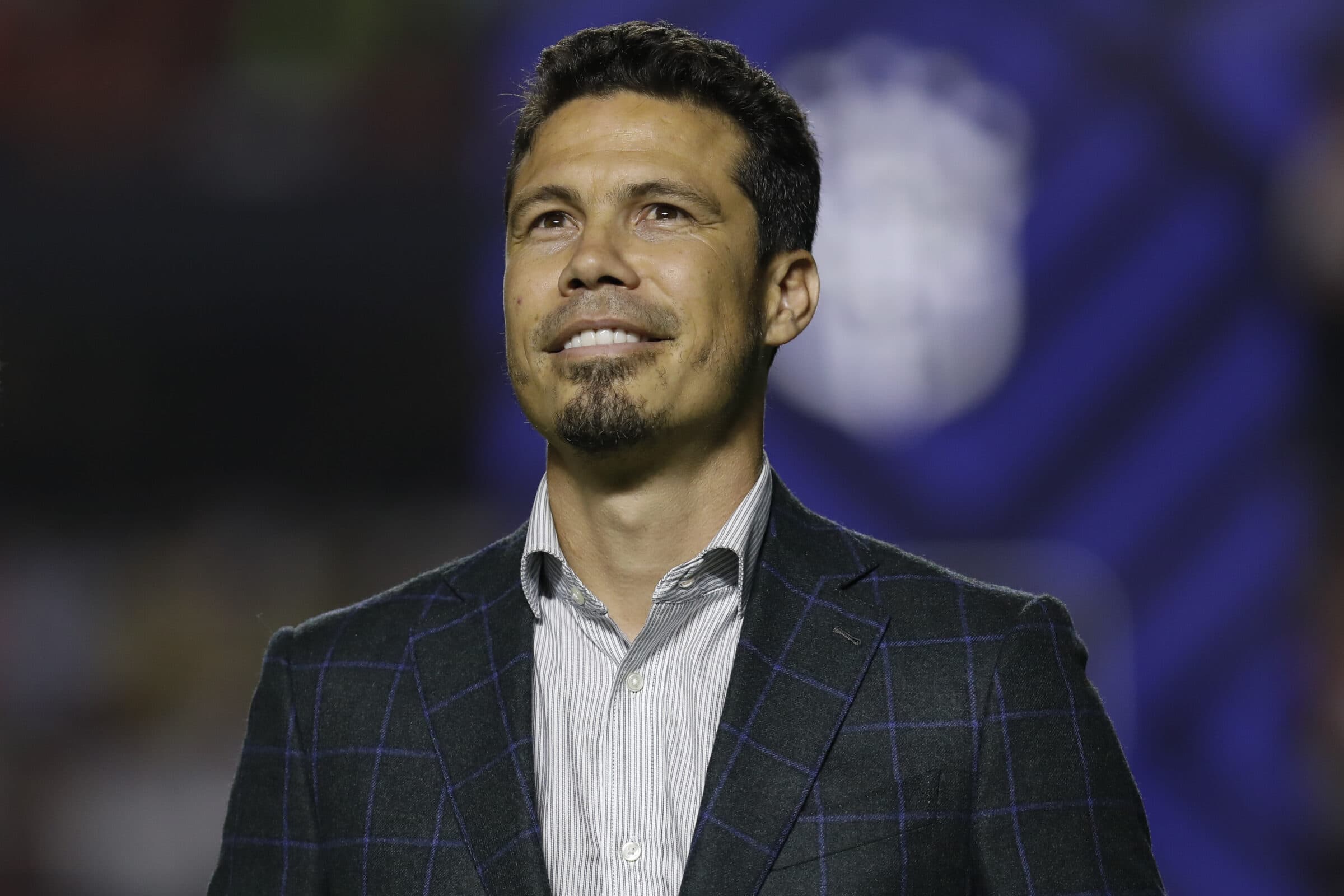 Hernanes monta 'jogador perfeito' com atletas do Flamengo