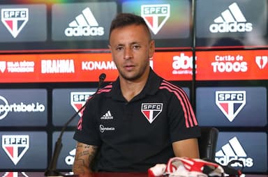 Rafinha, ex-Flamengo, não enfrenta Cuiabá pelo São Paulo