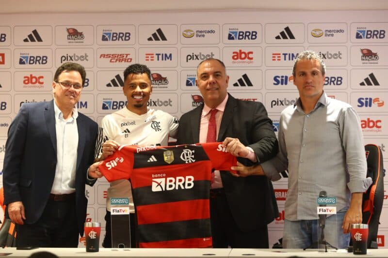 Com poderio financeiro alto, especialista em finanças vê Flamengo com caixa livre apenas para contratar jogadores