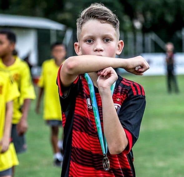 Garoto do Ninho dedica gol de título a avô recém-falecido