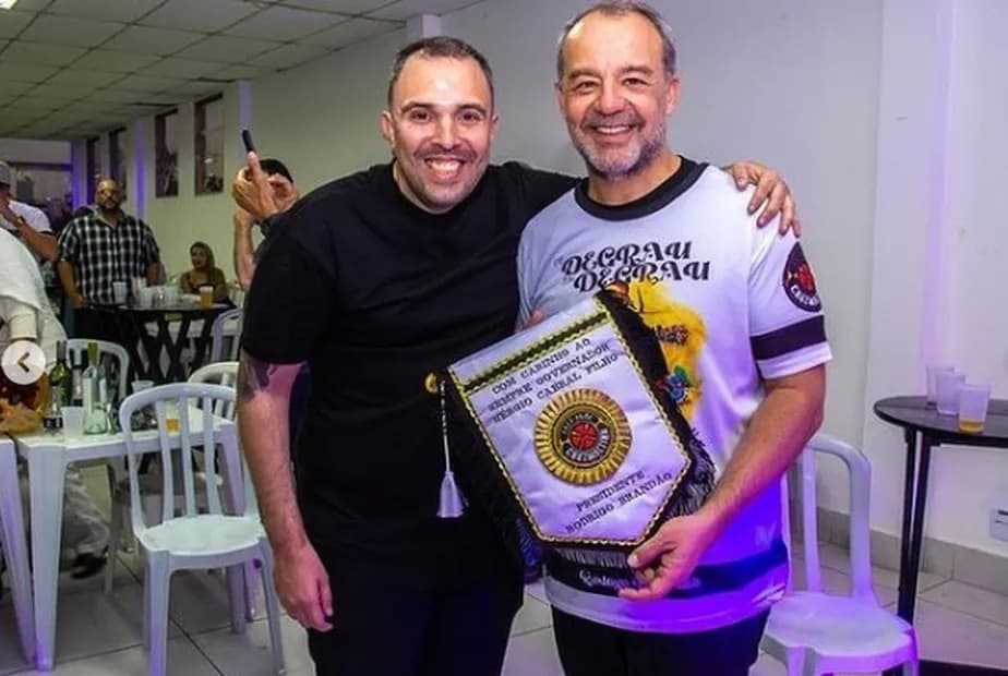 Sérgio Cabral participa de feijoada de escola de samba que vai homenageá-lo