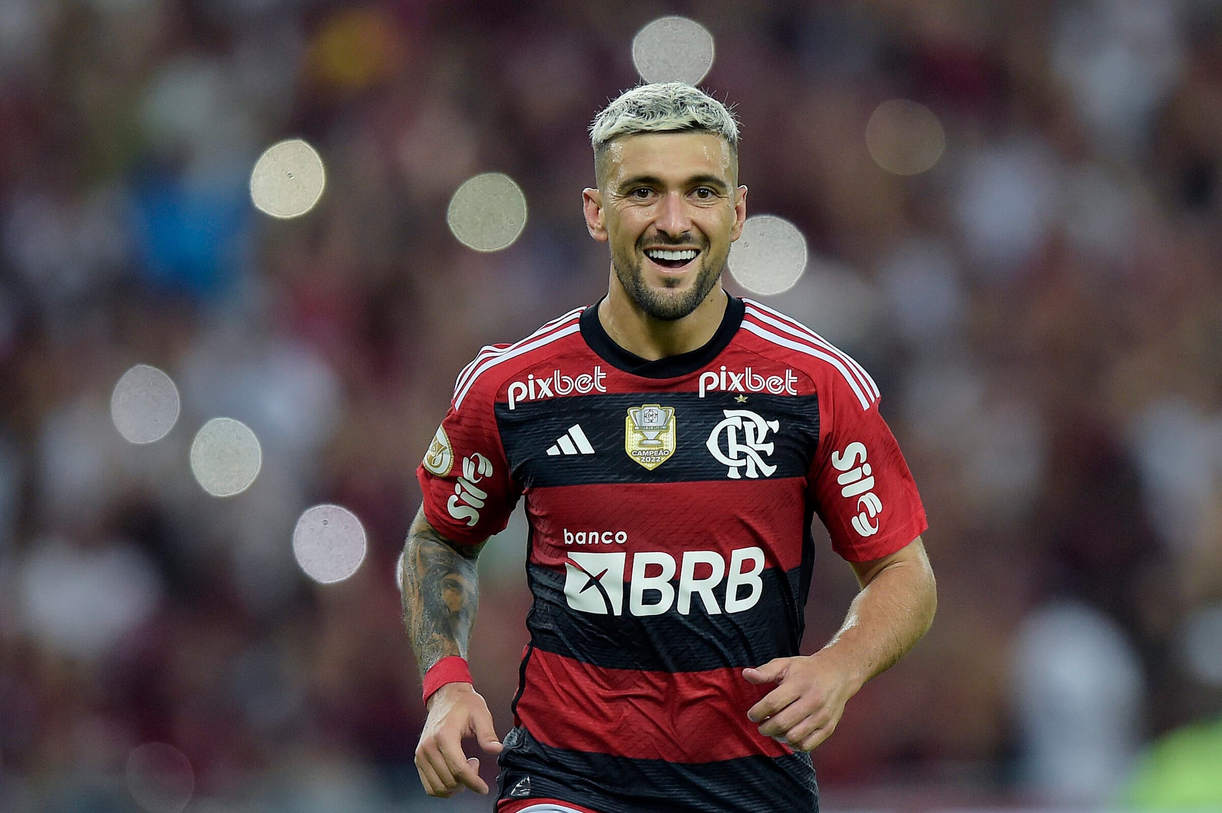 Arrascaeta comemora gol pelo Flamengo; condição física do uruguaio, Rodrigo Caio, Fabrício Bruno e as últimas notícias