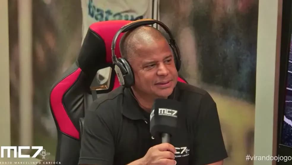 Marcelinho Carioca durante transmissão em seu canal no Youtube; Ex-jogador insinuo que Flamengo será favorecido na final da Copa do Brasil contra o São Paulo