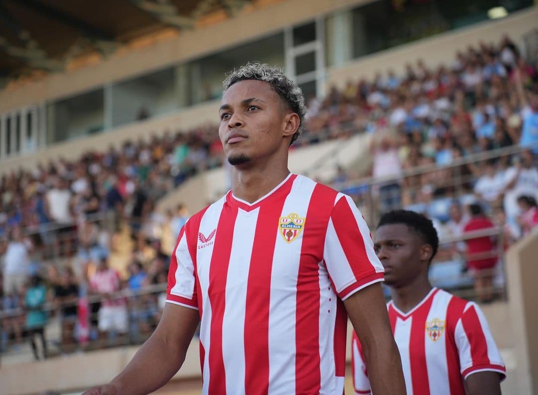 Lázaro começa como titular, vai mal e Almería perde na estreia