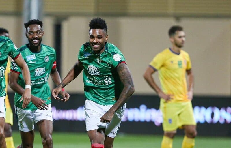 Vitinho marca gol e dá assistência de trivela em vitória no Sauditão