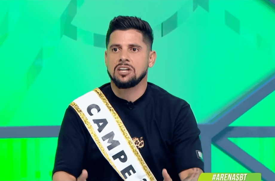 Está decidido? Cicinho, ex-jogador do São Paulo, aparece com faixa de "campeão" e minimiza chance de virada do Flamengo