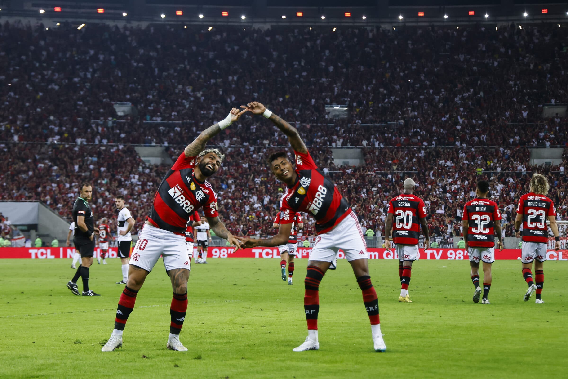 Gabigol, Fabrício Bruno e Bruno Henrique começaram as conversas com o Flamengo, enquanto Everton Ribeiro, Rodrigo Caio, David Luiz e Filipe Luís aguardam desfecho