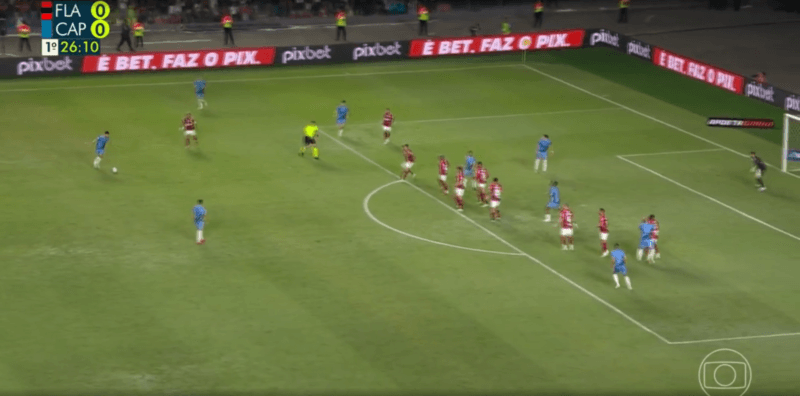 Vitor Bueno finaliza com muito espaço em jogo contra o Flamengo pelo Brasileirão; Eugênio Leal critica sistema defensivo do Fla