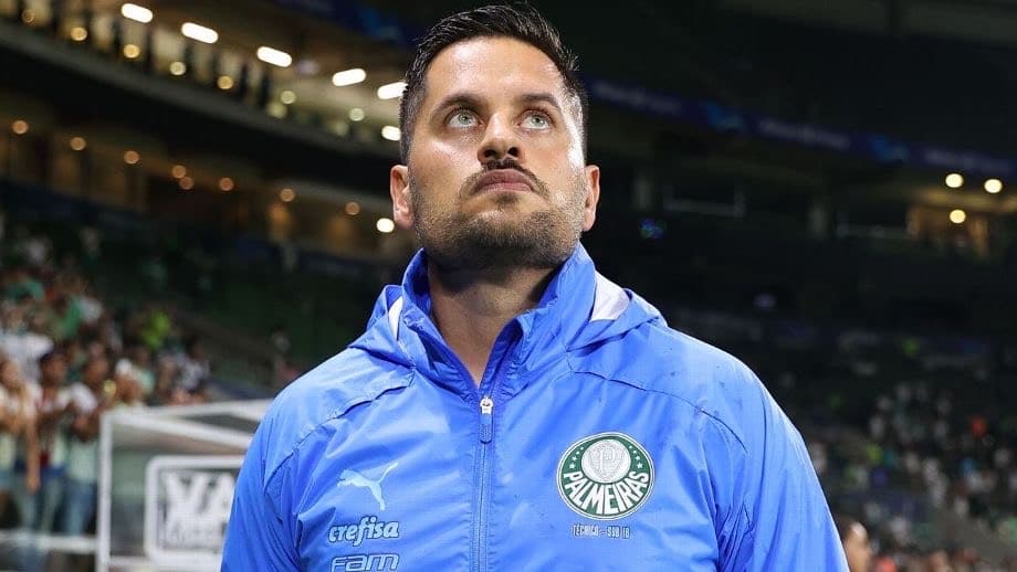 Treinador do Palmeiras prevê final 'muito igual' contra Flamengo