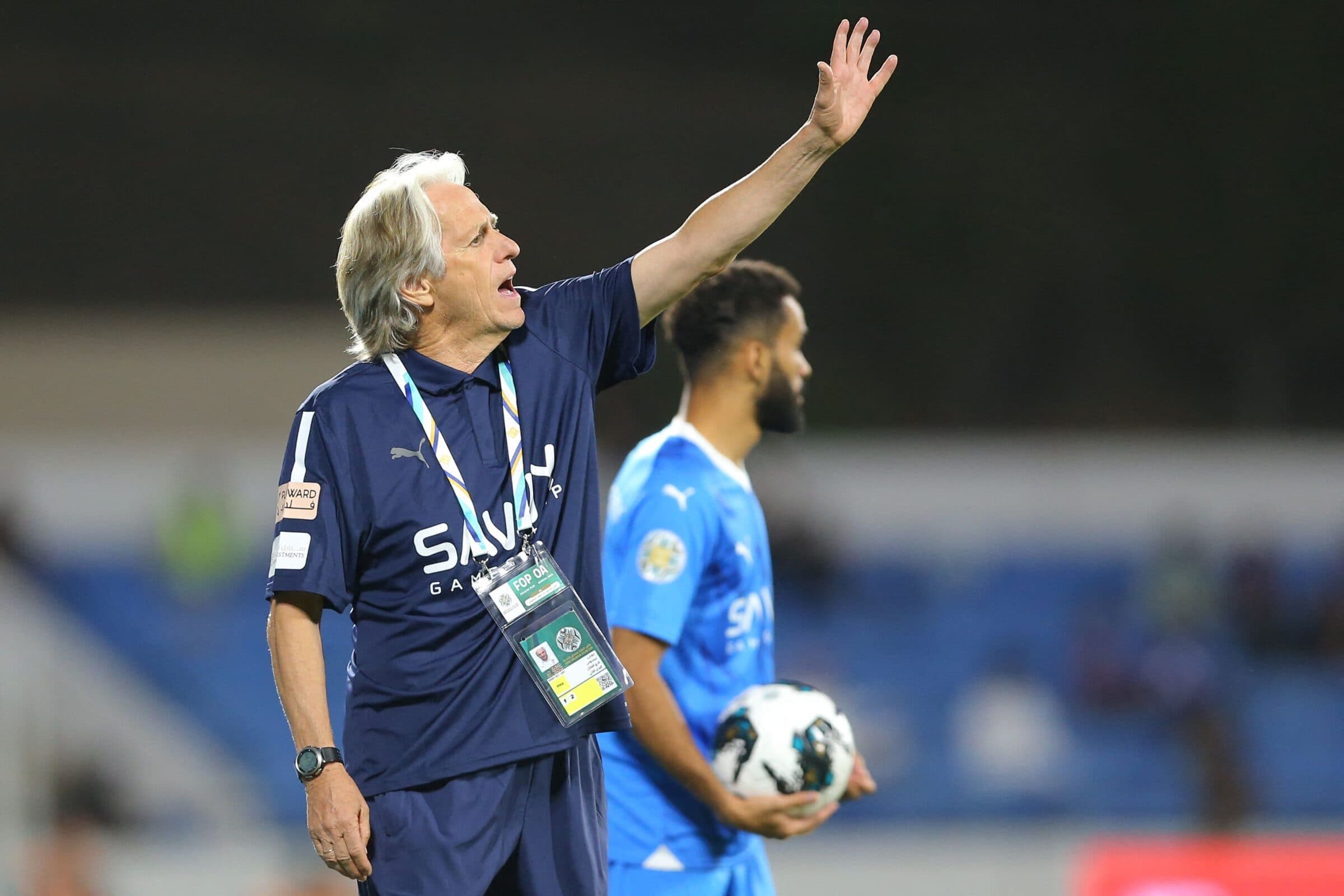 Ex-Flamengo, Jorge Jesus comemora aniversário de jogador do Al-Hilal e surpreende elenco com atitude