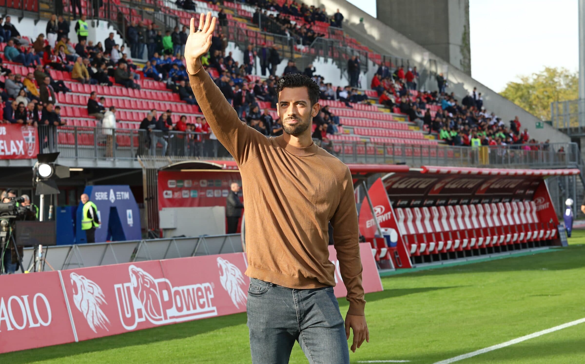 Agressor é condenado na Itália e Pablo Marí, ex-zagueiro do Flamengo e hoje no Monza, ainda irá receber indenização por facada