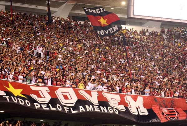 Torcida Jovem do Flamengo no Maracanã; organizada emitiu comunicado alertando jogadores