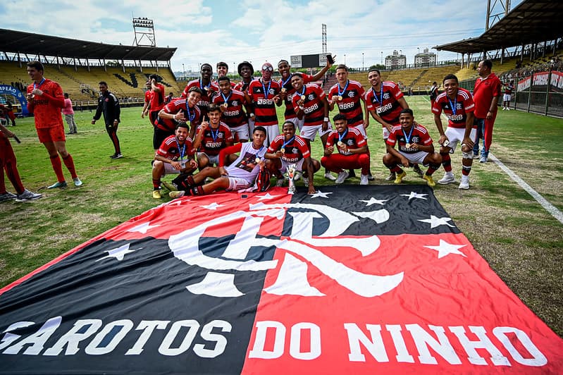 Melhor amigo homenageia Garoto do Ninho Arthur após título do sub-20