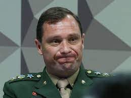 O ex-ajudante de ordens de Bolsonaro Mauro Cid teve seu acordo de delação premiada homologado; ele recebeu honraria do Flamengo em 2020