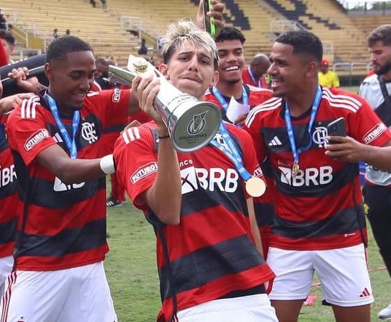 5 promessas da base que podem brilhar com Tite no Flamengo em 2024 https://mundorubronegro.com/flamengo/5-promessas-da-base-que-podem-brilhar-com-tite-no-flamengo-em-2024/