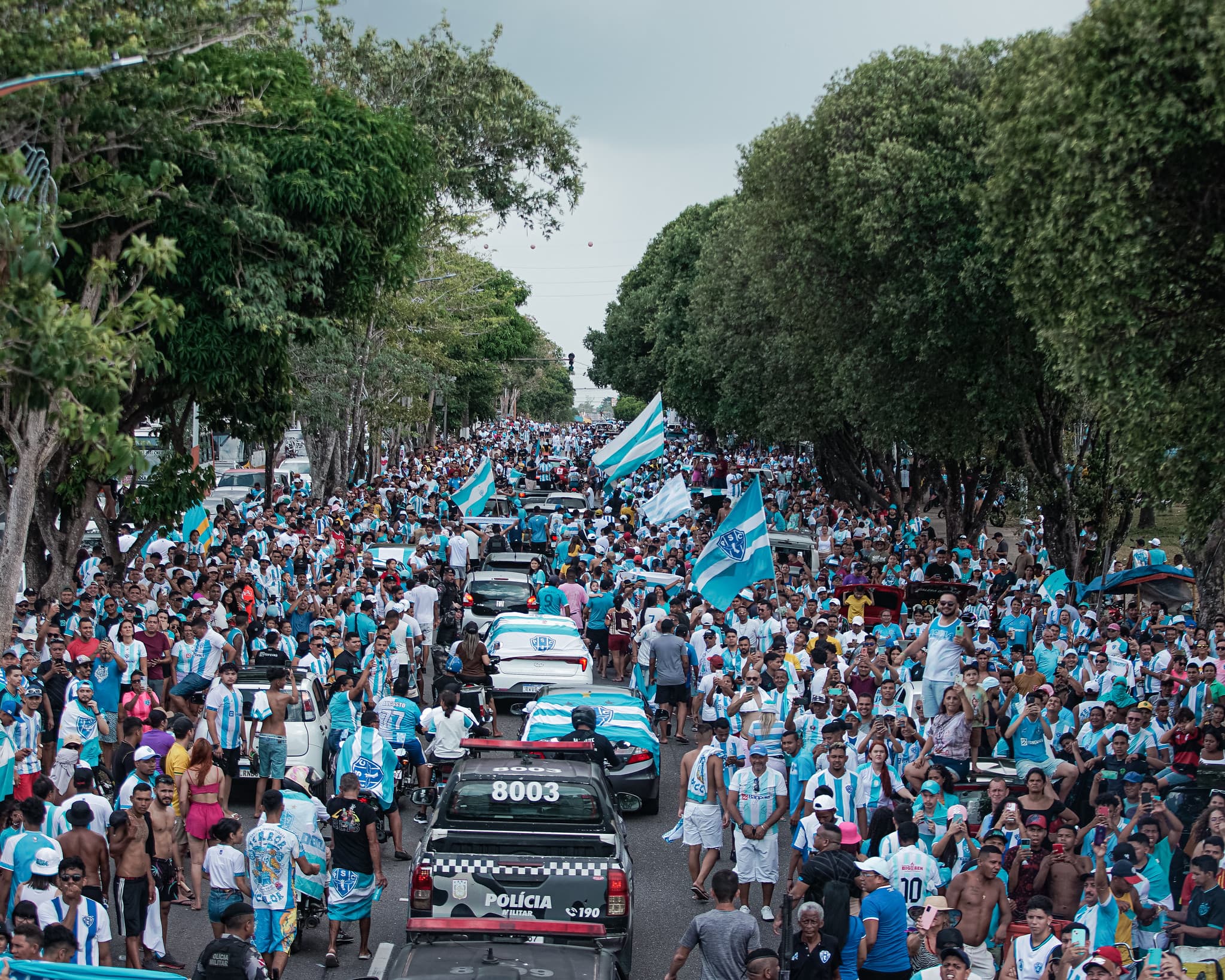 Torcida do Paysandu comemora acesso à Série B do Campeonato Brasileiro. Clube assinou nesta sexta (27) contrato com a Libra e se junta à bloco do Flamengo