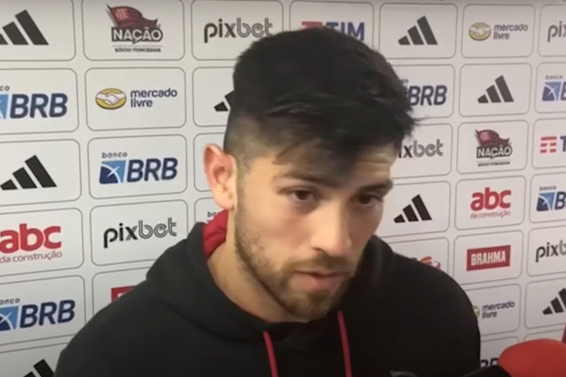 Novo goleiro titular do Flamengo, Agustín Rossi se anima com vitória contra o Bahia e fala em título do Campeonato Brasileiro