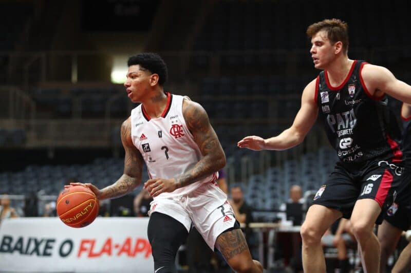 Didi Louzada em ação pelo Flamengo no NBB