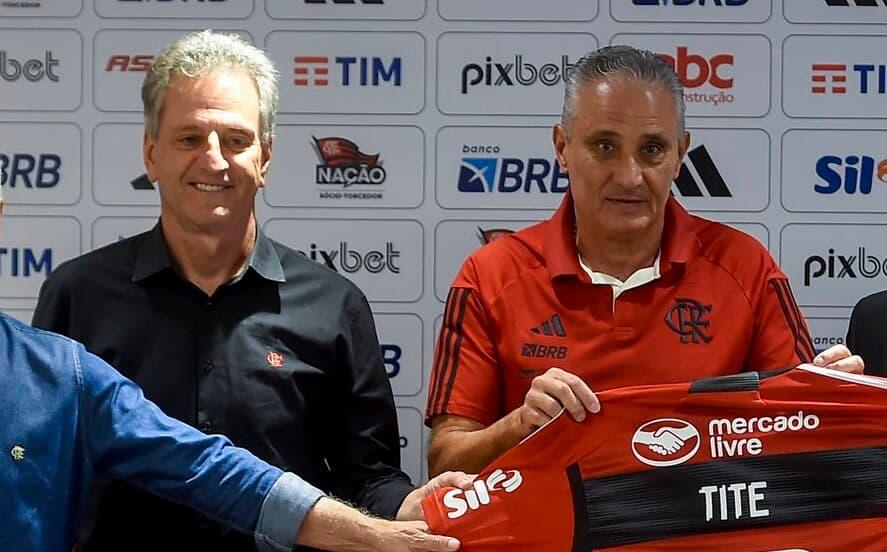 Landim e Tite na apresentação do treinador no Flamengo
