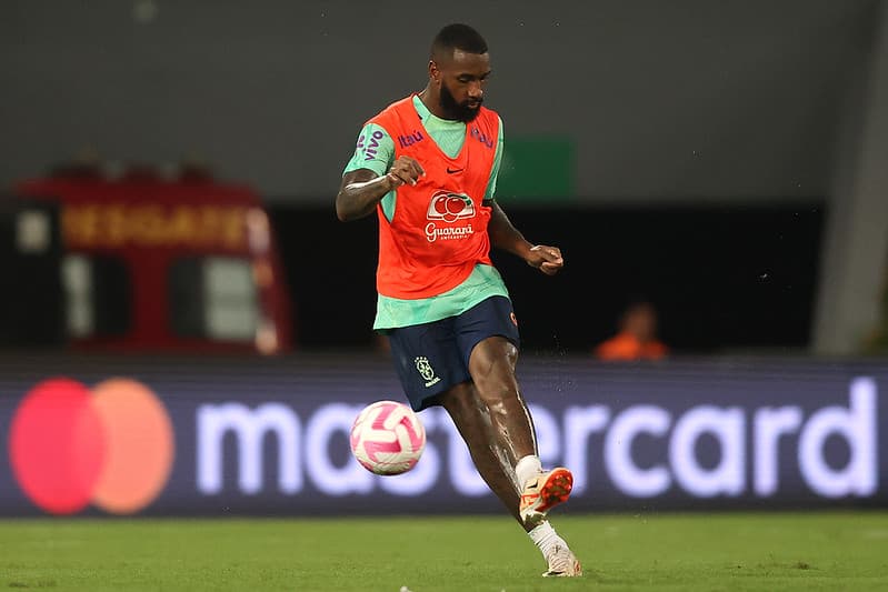 Gerson em treino da seleção brasileira; entrevista de Zico, segundo dia de Tite, próximo jogo, especulação de Marcos Leonardo e jogo sub-17