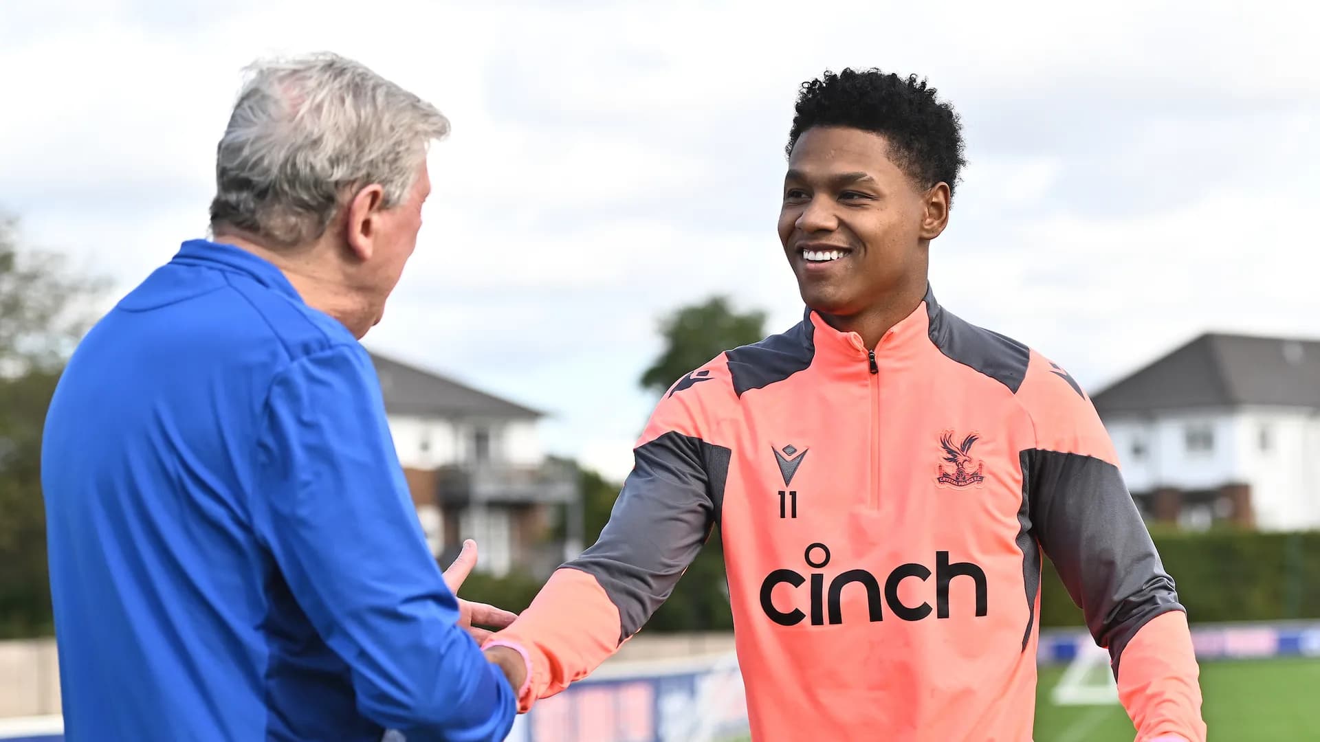 Matheus França e Roy Hodgson em treino do Crystal Palace; ex-Flamengo está perto de fazer sua estreia