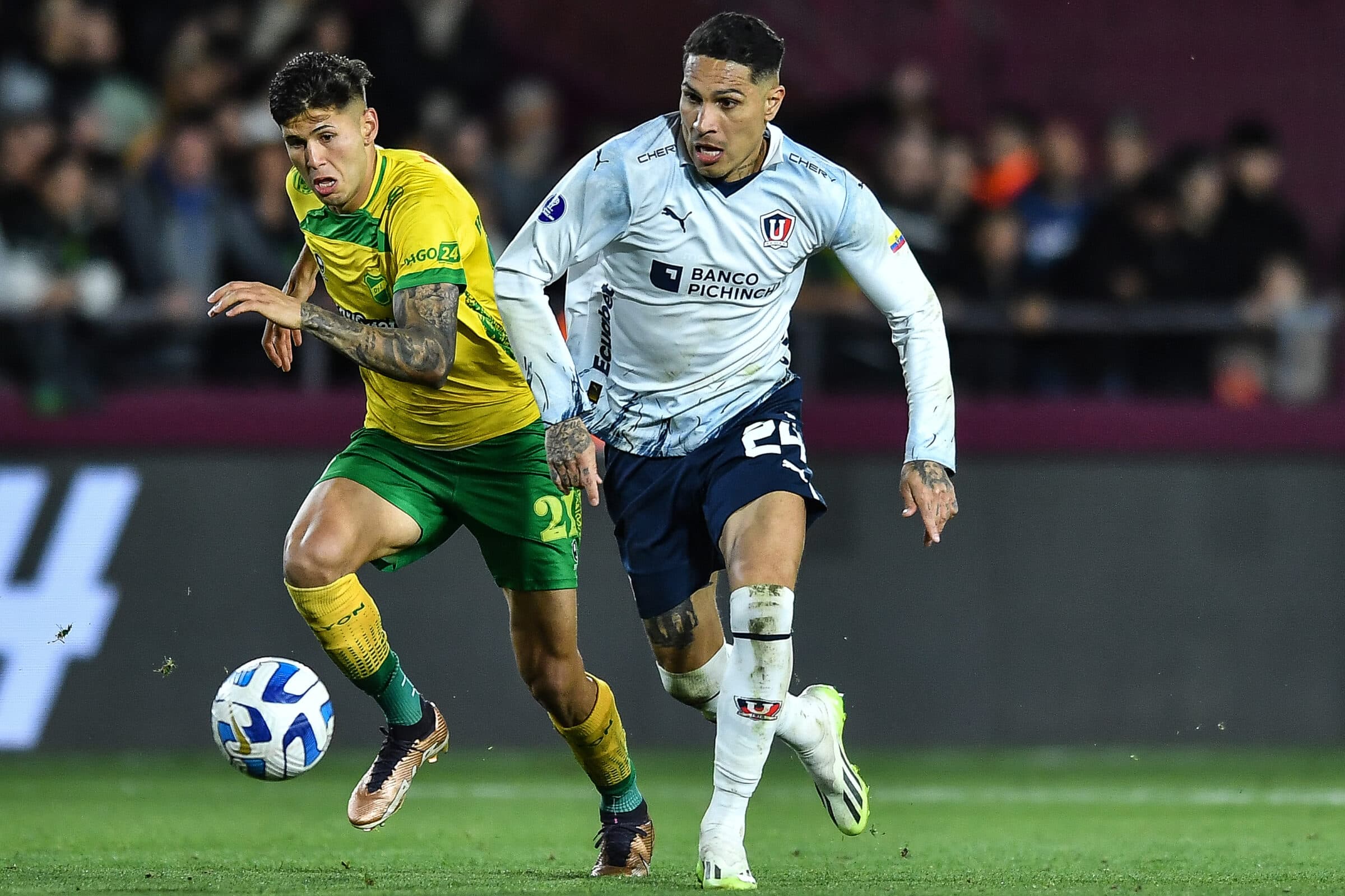 Paolo Guerrero em LDU x Defensa y Justicia