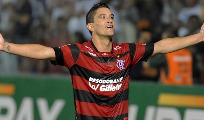 Thiago Neves em campo pelo Flamengo