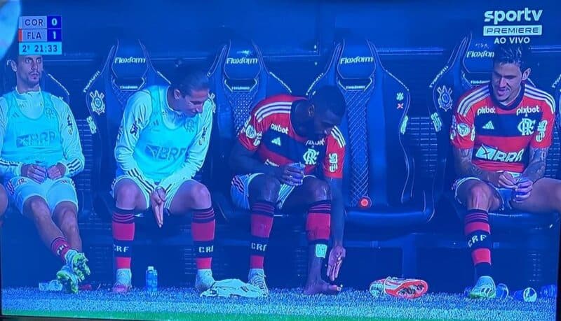 Gerson leva pisão e deixa campo sangrando após marcar golaço contra Corinthians; comentaristas não veem problema para seleção