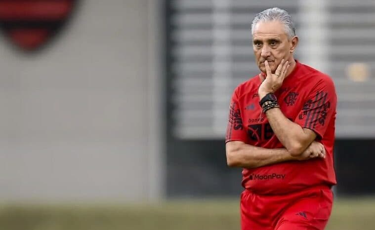 Tite em treino do Flamengo no Ninho do Urubu; Com renovação de Bruno Henrique treinador vive situação similar que viveu com Paolo Guerrero no Corinthians