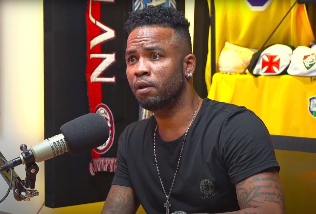 Carlos Alberto em entrevista ao Charla Podcast; Ex-jogador se colocou acima de Arrascaeta, mas abaixo de cria do Flamengo