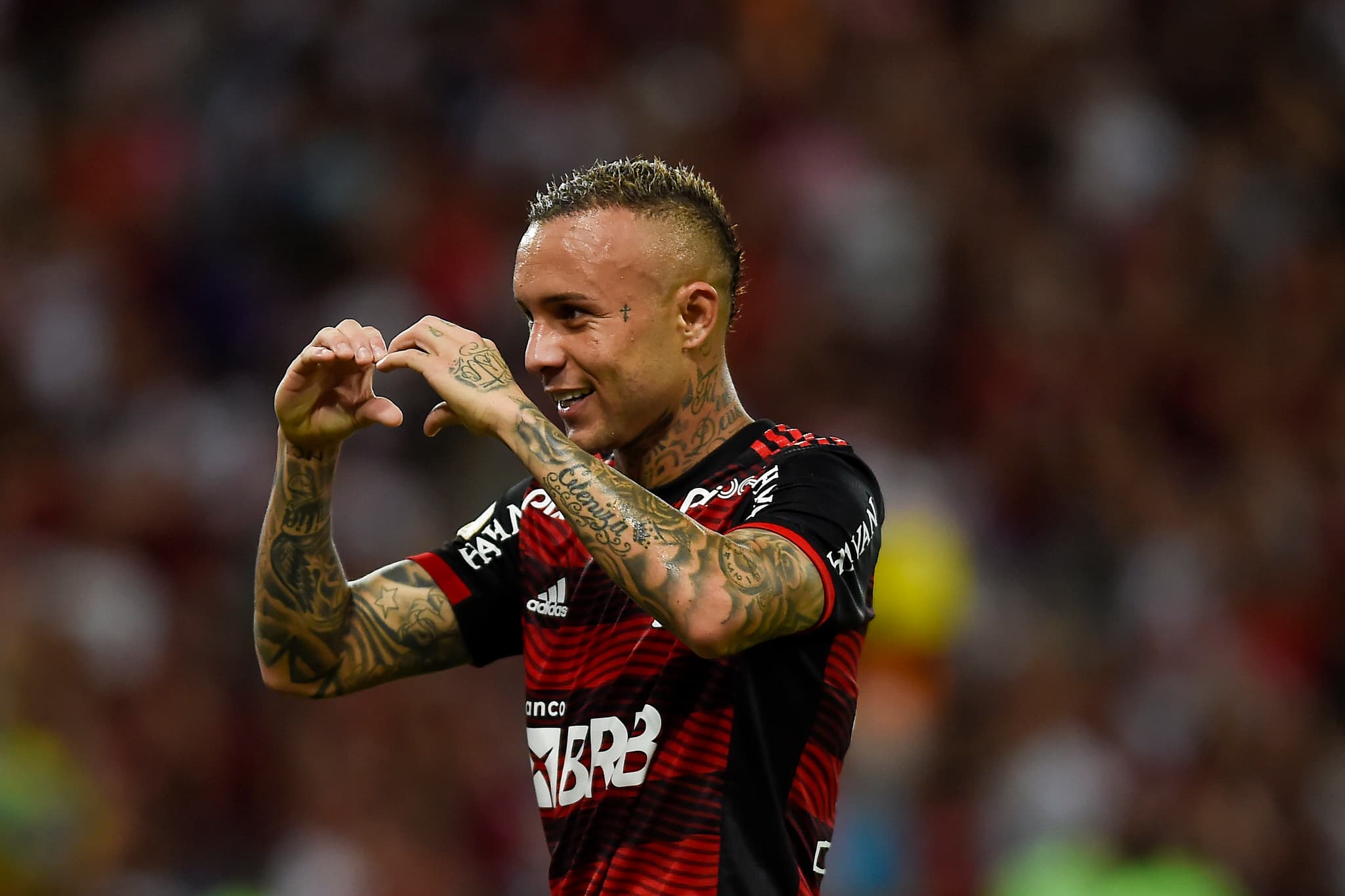 Cebolinha comemora gol do Flamengo contra o Atlético-MG no Brasileirão de 2022