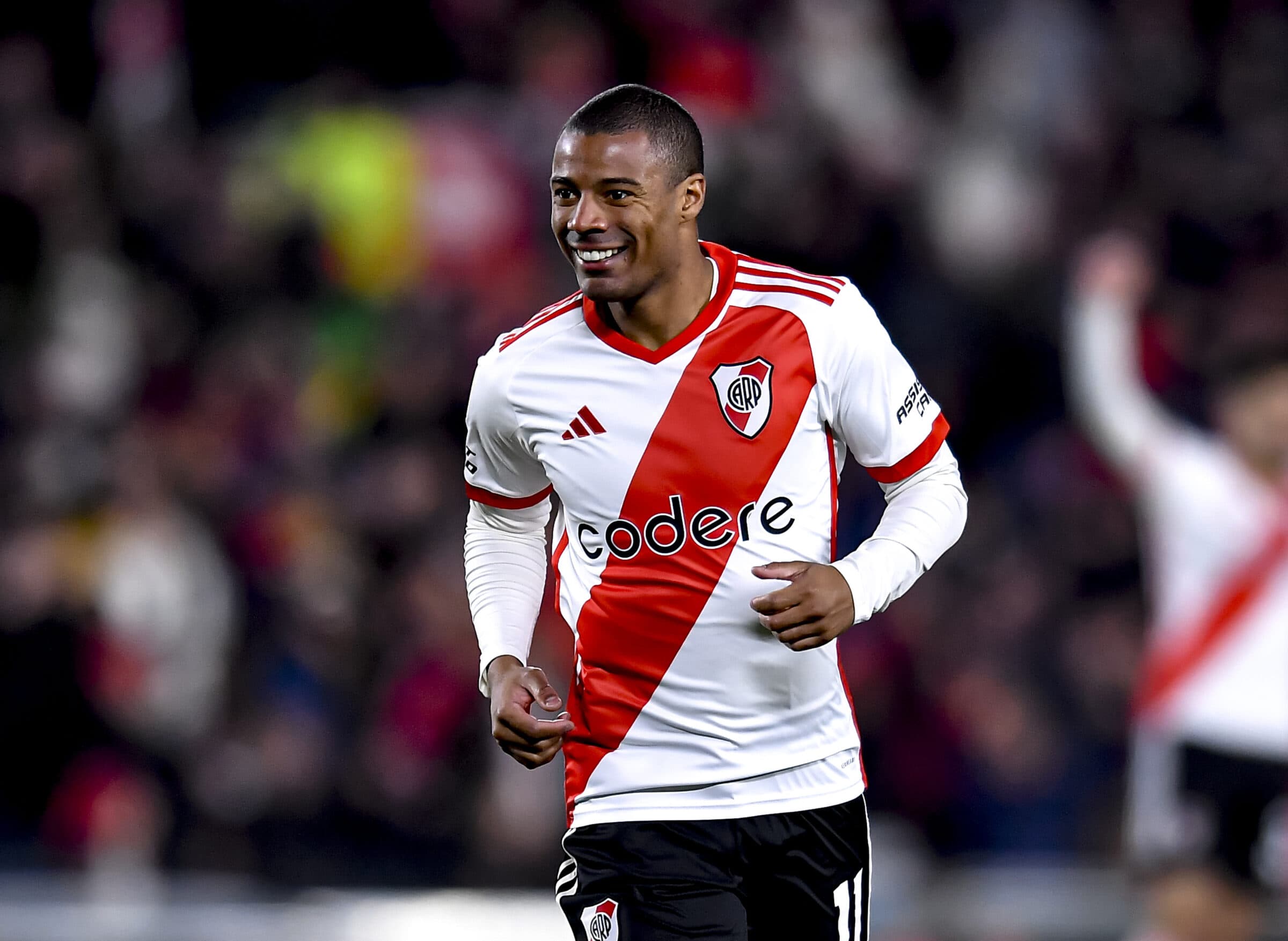 Nicolás de la Cruz em campo pelo River Plate; saiba quanto o meia e Léo Ortiz devem ganhar no Flamengo